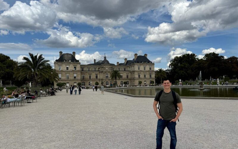 nomadic matt in front of the luxembourg gardens