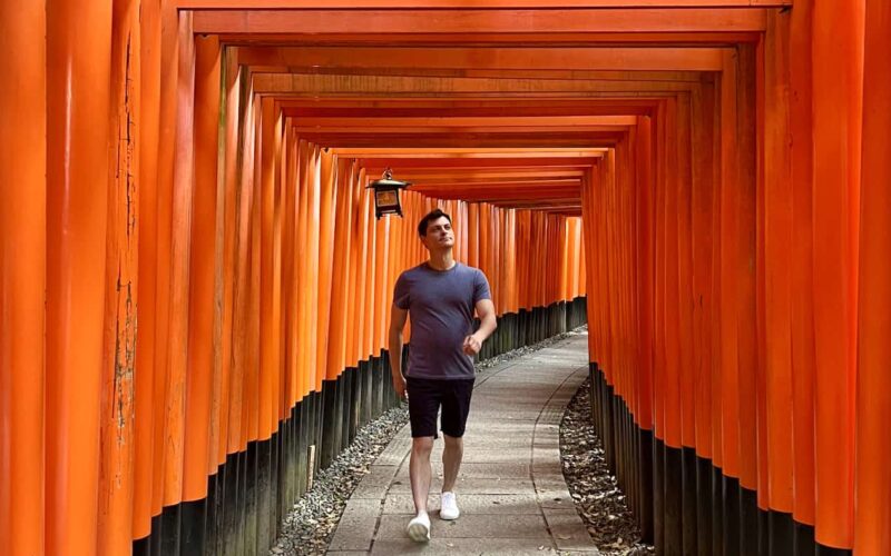 A Better Way to Stay Connected When You Travel